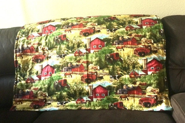 Beautiful reversible Farm and Country lap quilt