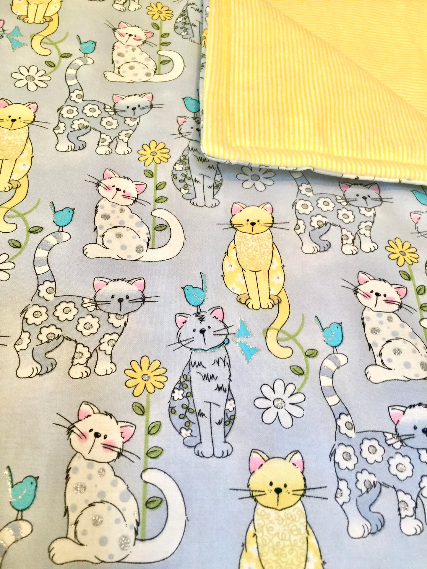 The most beautiful cat and kitten blanket ever!