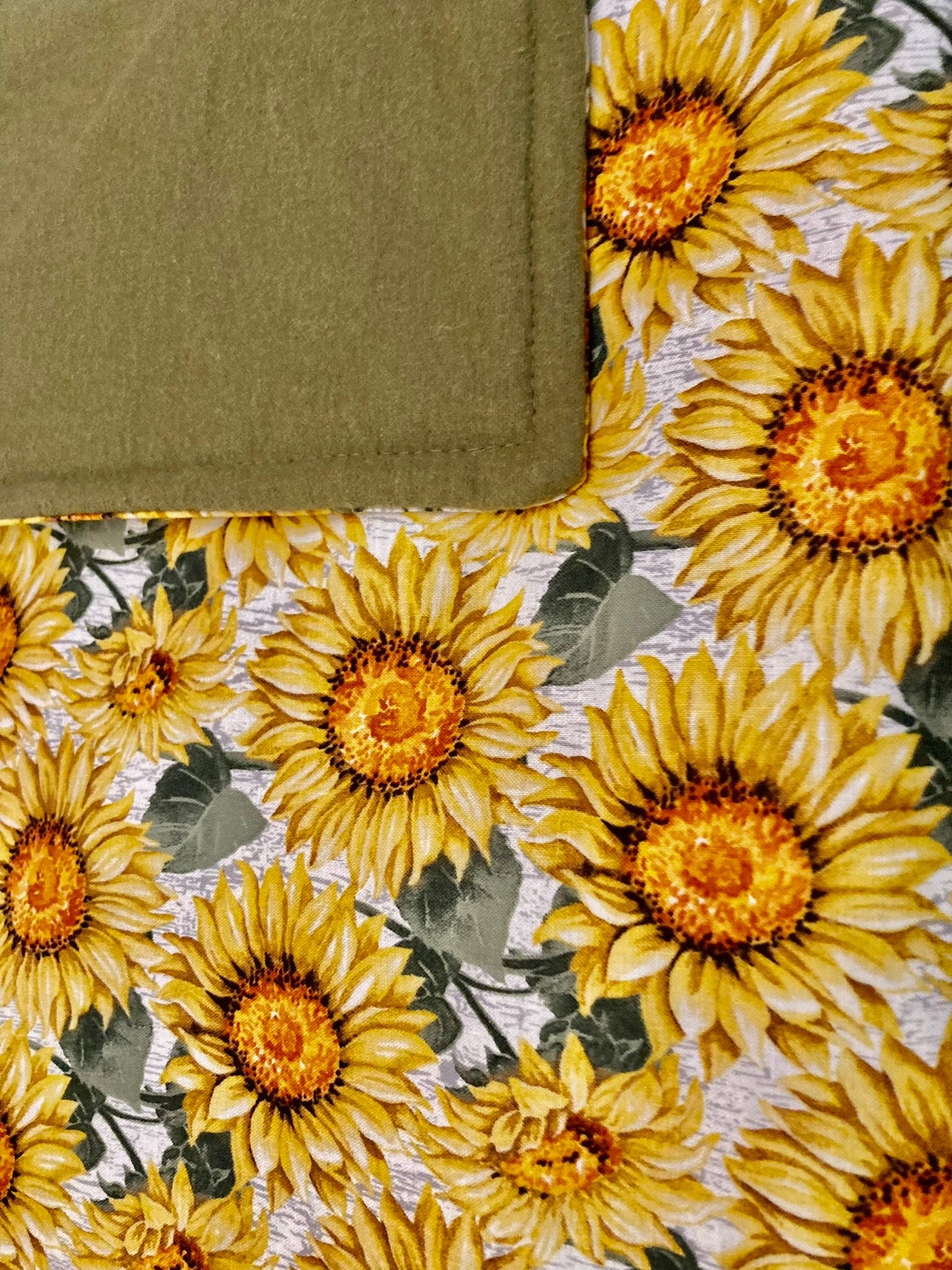 Beautiful Sunflower reversible blanket